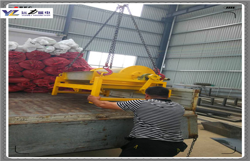 濕式磁選機(jī)，磁選機(jī)廠家濕式永磁磁選機(jī)效益高_(dá)釩鈦鐵礦磁選機(jī)廠家濕式永磁磁選機(jī)效益高型號參數(shù)及磁場強(qiáng)度