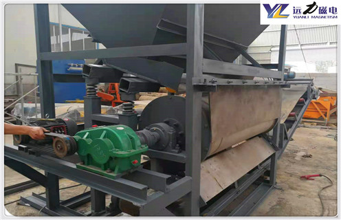 輥壓磁選機(jī)，水泥輥壓磁選機(jī)廠家不斷追求卓越生產(chǎn)_單傳動輥壓磁選機(jī)價格呈上升趨勢磁場一般為多少_磁塊如何排列