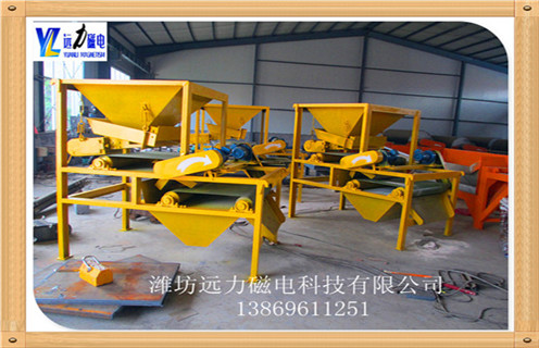 磁選設備的質量也決定著選礦的效果,和選礦經濟效益.因此在選礦投資過程中,一定要慎重選擇磁選設備.磁選機質量的好壞一般取決于磁場強度的適用性.有些不正規(guī)的廠家生產出的磁選機磁系不達標,安裝的磁塊不夠,或根本達不到用戶所要求的磁場強度,導致磁選機在生產中無法正常使用.  　　1.由于近期鐵礦石價格繼續(xù)上漲,磁選礦機的效率提出了新的要求;  　　2.小型干式磁選機市場,不僅為用戶降低投資成本,而且可以創(chuàng)造相當的經濟價值.  　　3.小型連續(xù)干式磁選機普及,使得一些老式磁選機逐漸淘汰.  　　4.遠力磁電完整的機械生產小型干式磁選機設備得到了廣大用戶的廣泛贊譽,采用永磁系統(tǒng),采用移動式運行方式提高了材料的利用率,減少了運行礦石的數量.  　　5.小型磁選機設備在行業(yè)中推動新車型的發(fā)展,進一步滿足鐵工業(yè)的需要,并在鐵工業(yè)的應用中發(fā)揮了很大的推動作用