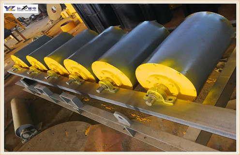 　永磁滾筒選擇對(duì)的廠家成就一番事業(yè),在競(jìng)爭(zhēng)力度日益激烈的選礦行業(yè),仍舊有很多用戶是以慘狀的失敗而告終,甚至是投資成本都收不回來(lái).面對(duì)這種情況,不禁令人惋惜.是什么造就了一場(chǎng)場(chǎng)失敗?是不懂.對(duì)選礦設(shè)備的使用技術(shù)與方法的不懂?作為一個(gè)磁選設(shè)備生產(chǎn)廠家,我們不得不一而再再而三的重復(fù)永磁滾筒設(shè)備的正確使用方法.進(jìn)而讓更多的人受益,讓更少的悲劇產(chǎn)生. 　　1.永磁滾筒在使用中常由于一些故障或者操作不當(dāng)導(dǎo)致效率低或者回收率低,這些問(wèn)題技術(shù)專(zhuān)家一眼就可以看出來(lái),如何進(jìn)行正確的解決還是需要從源頭做起.下面聽(tīng)聽(tīng)山東遠(yuǎn)力磁電的技術(shù)專(zhuān)家如何改進(jìn)這些問(wèn)題.